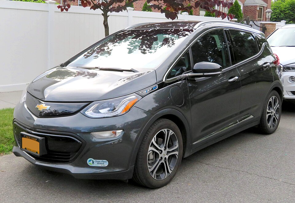2017 Chevrolet Bolt EV Premier front 6.20.18